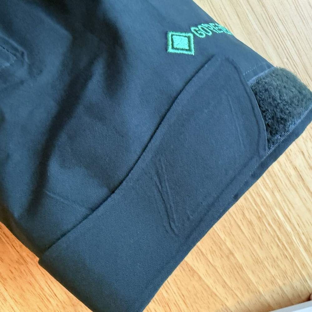 Outdoor Research Aqua and Black Ski Jacket - Picture 9 of 16